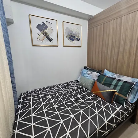 Cozy 1 Bedroom Pool-View Unit With Balcony